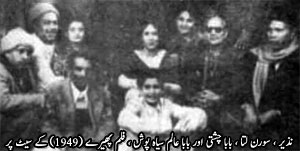 فلم پھیرے (1949) کے سیٹ پر نذیر ، سورن لتا ، بابا چشتی اور بابا عالم سیاہ پوش