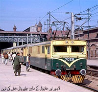 لاہور اور خانیوال کے مابین چلنے والی بجلی کی ٹرین
